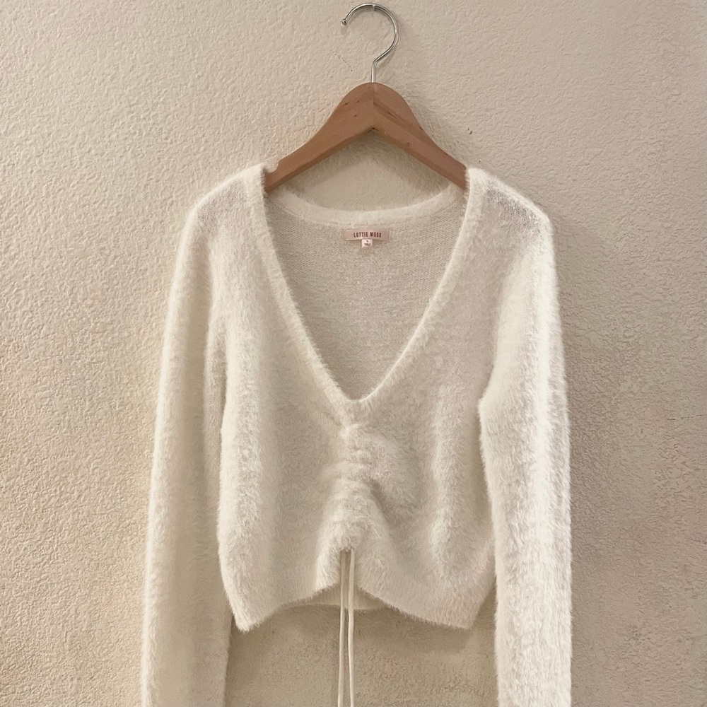 Lottie Moss white long sleeved knitted sweater top.